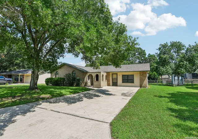 Photo 2 of Single family home for sale at 1641 Driftwood Dr, Seguin, TX 78155 | MLS# 2002767 | Listing updated on 2026-09-21