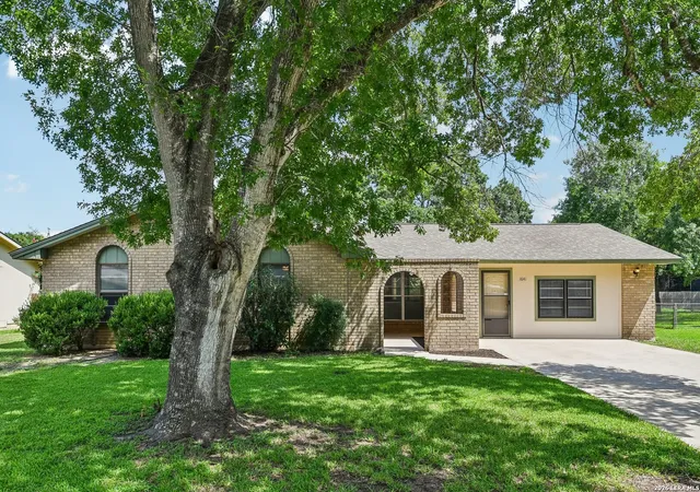 Photo 3 of Single family home for sale at 1641 Driftwood Dr, Seguin, TX 78155 | MLS# 2002767 | Listing updated on 2026-09-21
