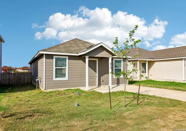 Photo 3 of Single family home for sale at 212 Cowboy Rdg, Pleasanton, TX 78064 | MLS# 2002771 | Listing updated on 2026-08-03