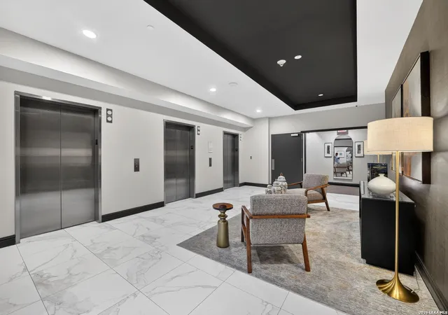 Listing Photo 5 - Condo for sale in building located at 610 E Market St, San Antonio, TX 78205 - Unit #UNIT 2605