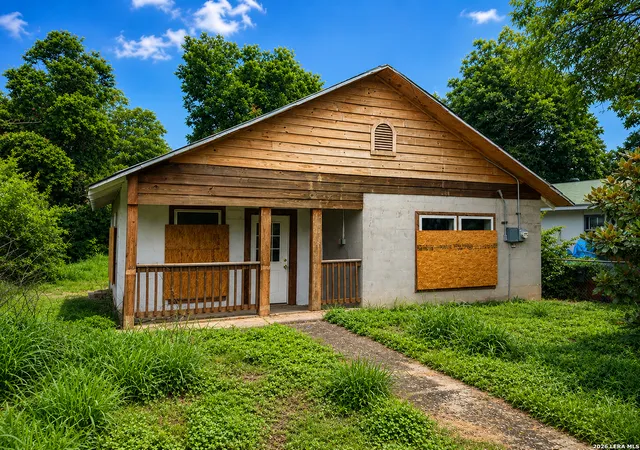 Photo 1 of Single family home for sale at 2104 S Navidad St, San Antonio, TX 78207 | MLS# 2002802 | Listing updated on 2026-09-10