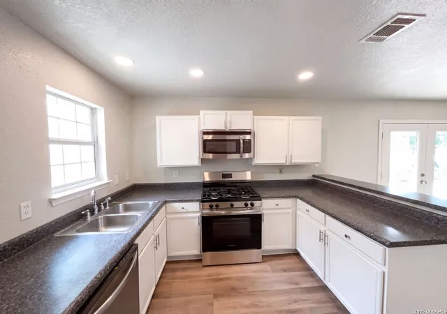 Photo 2 of Sale Pending at 1918 Arbor Pl, San Antonio, TX 78207 | MLS# 2002836 | Listing updated on 2026-09-16