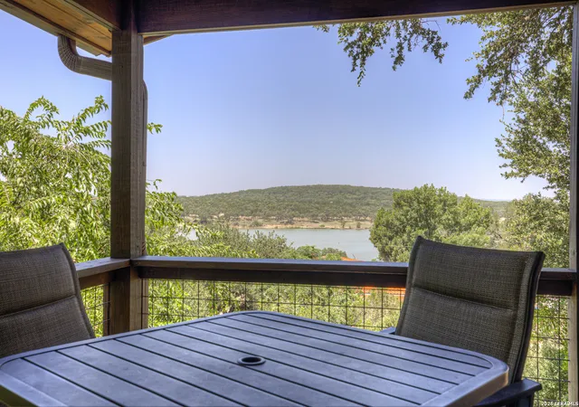 Photo 1 of Single family home for sale at 1422 Oakridge Ln, Canyon Lake, TX 78133 | MLS# 2002846 | Listing updated on 2026-09-13