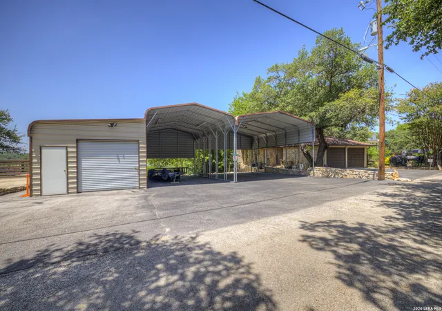 Photo 2 of Single family home for sale at 1422 Oakridge Ln, Canyon Lake, TX 78133 | MLS# 2002846 | Listing updated on 2026-09-13