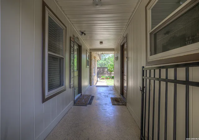 Photo 4 of Single family home for sale at 1422 Oakridge Ln, Canyon Lake, TX 78133 | MLS# 2002846 | Listing updated on 2026-09-13