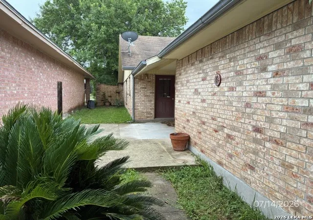 2nd image of 628 E Leona St, Uvalde, TX 78801 | MLS# 2002850