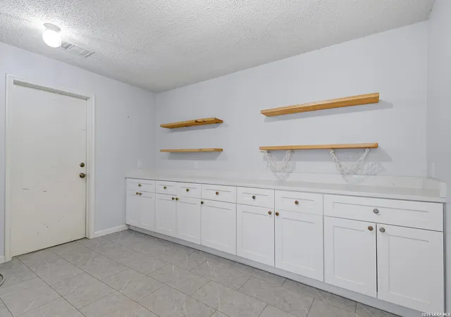 Photo 4 of Single family home for sale at 6318 Regency Wood, San Antonio, TX 78249 | MLS# 2002852 | Listing updated on 2026-09-14