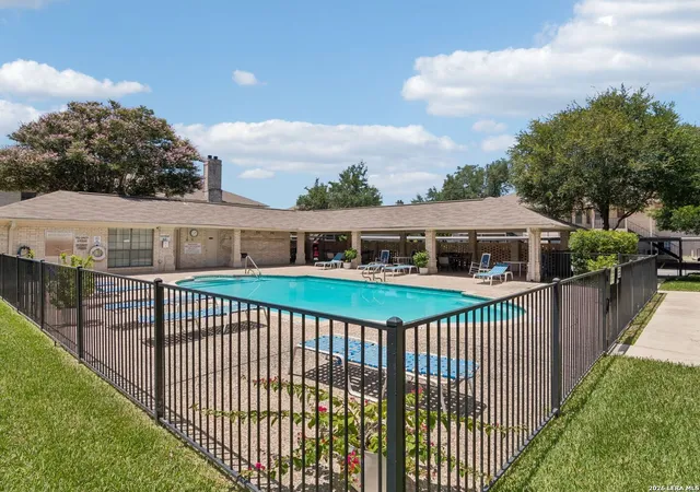 2nd image of 2611 Eisenhauer Rd, San Antonio, TX 78209