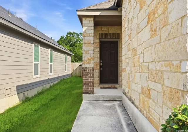 Photo 3 of Single family home for sale at 3435 Jefferson Dr, New Braunfels, TX 78132 | MLS# 2002869 | Listing updated on 2026-09-15