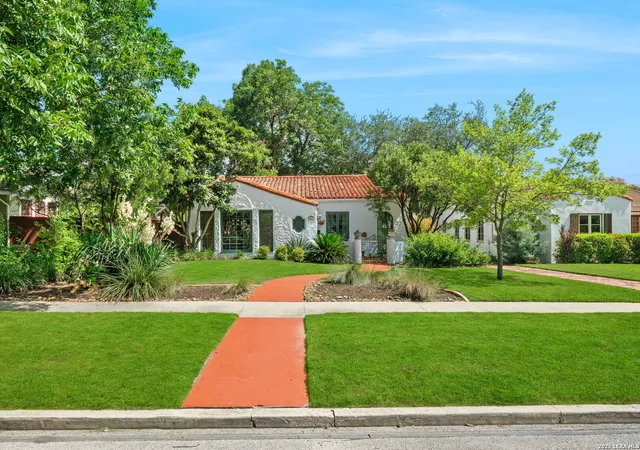 Photo 3 of Sale Pending at 233 W Hollywood Ave, San Antonio, TX 78212 | MLS# 2002888 | Listing updated on 2026-08-18