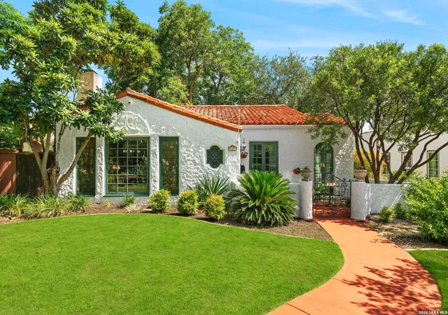 Photo 3 of Sale Pending at 233 W Hollywood Ave, San Antonio, TX 78212 | MLS# 2002888 | Listing updated on 2026-08-18