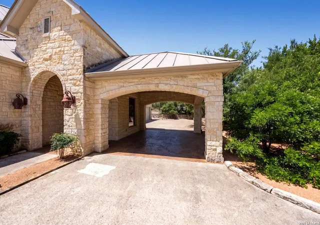 Photo 3 of Single family home for sale at 3919 Kite Dr, Kerrville, TX 78028 | MLS# 2002891 | Listing updated on 2026-08-04