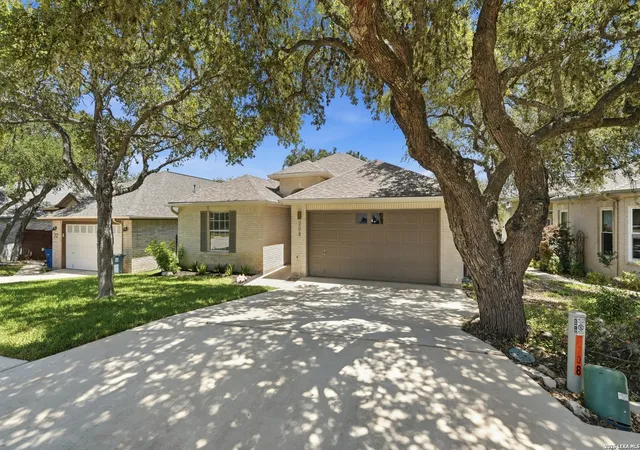 Photo 3 of Single family home for sale at 208 Bonner Blvd, New Braunfels, TX 78130 | MLS# 2002978 | Listing updated on 2026-08-13