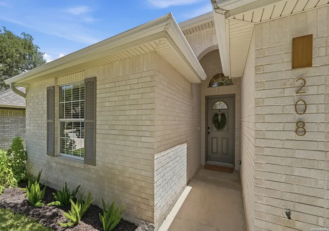 Photo 3 of Single family home for sale at 208 Bonner Blvd, New Braunfels, TX 78130 | MLS# 2002978 | Listing updated on 2026-08-13