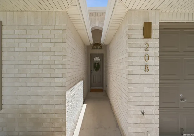Photo 4 of Single family home for sale at 208 Bonner Blvd, New Braunfels, TX 78130 | MLS# 2002978 | Listing updated on 2026-08-13