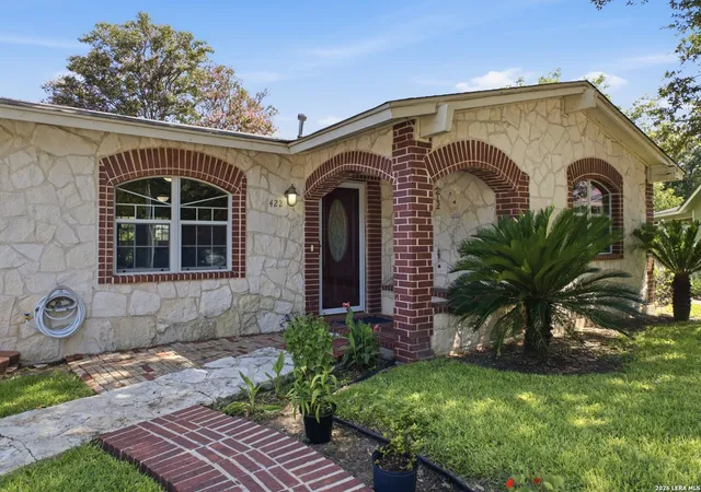Photo 1 of Single family home for sale at 422 Arrow Point Ct, San Antonio, TX 78227 | MLS# 2002982 | Listing updated on 2026-10-27