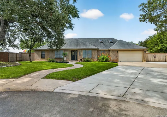 Photo 3 of Single family home for sale at 104 Sunnyland, Castroville, TX 78009 | MLS# 2003010 | Listing updated on 2026-09-10