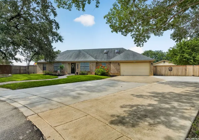 Photo 3 of Single family home for sale at 104 Sunnyland, Castroville, TX 78009 | MLS# 2003010 | Listing updated on 2026-09-21