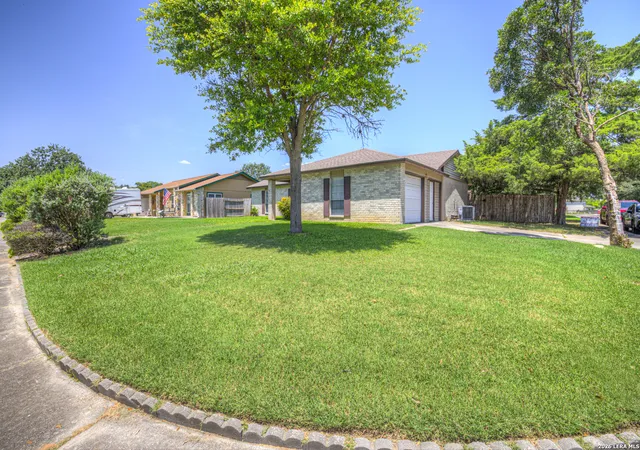 2nd image of 825 Pecan Dr, Schertz, TX 78154 | MLS# 2003019