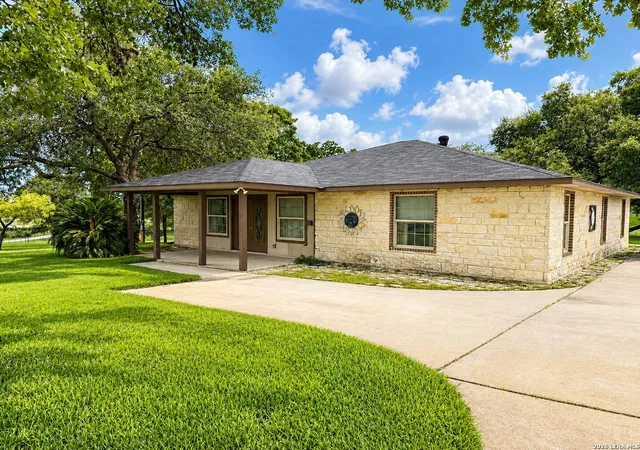 3rd image of 103 Misty Bnd, Floresville, TX 78114 | MLS# 2003026