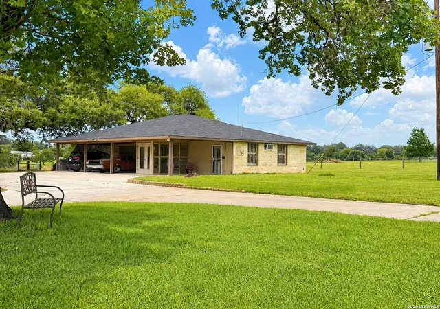 4th image of 103 Misty Bnd, Floresville, TX 78114 | MLS# 2003026