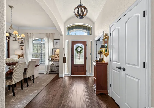 5th image of 421 English Oaks Cir, Boerne, TX 78006 | MLS# 2003047
