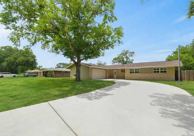 Photo 3 of Sale Pending at 225 Cloudmont, Windcrest, TX 78239 | MLS# 2003054 | Listing updated on 2026-09-08