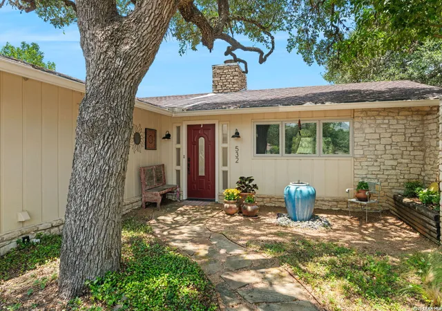 2nd image of 532 N School St, Boerne, TX 78006 | MLS# 2003077