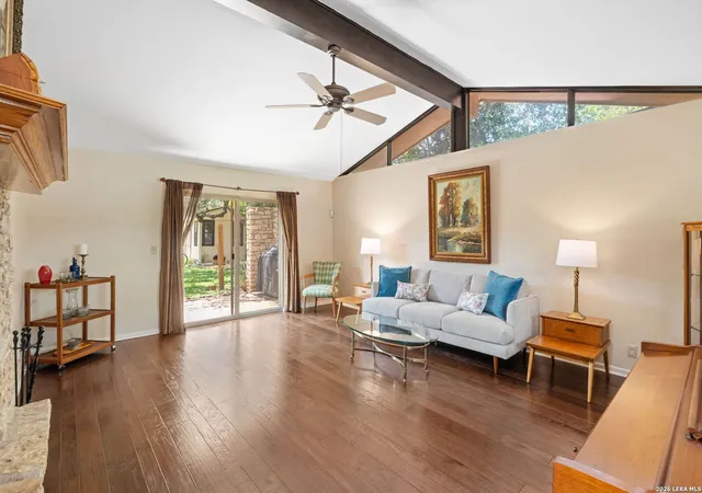 image of 532 N School St, Boerne, TX 78006 | MLS# 2003077