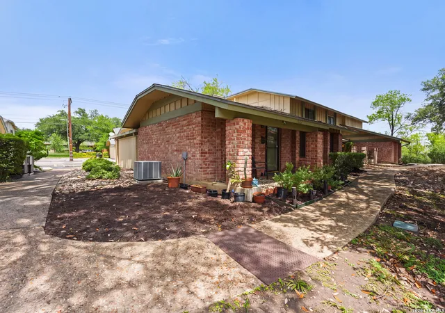 Photo 3 of Single family home for sale at 9622 Covey Ridge Ln, Austin, TX 78758 | MLS# 2003096 | Listing updated on 2026-09-17