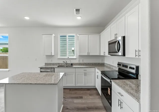 Photo 3 of Single family home for sale at 344 Wild Creek Rd, Seguin, TX 78155 | MLS# 2003104 | Listing updated on 2026-09-20