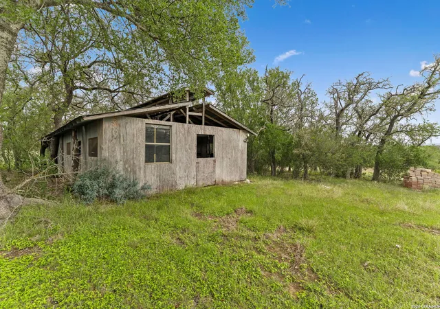 4th image of 997 Gw Edwards Lane, Pipe Creek, TX 78063 | MLS# 2003117