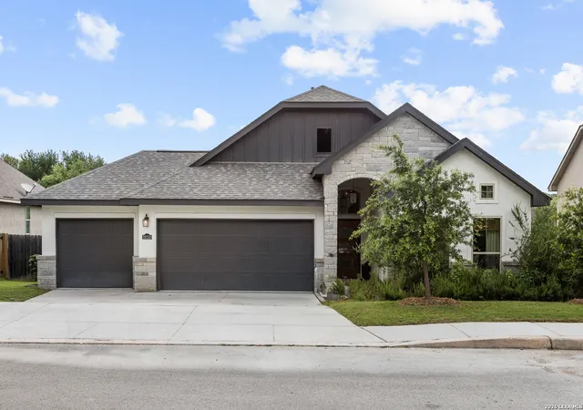 Photo 2 of Sale Pending at 28210 Versant Hls, Boerne, TX 78015 | MLS# 2003127 | Listing updated on 2026-09-04