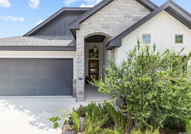 Photo 3 of Sale Pending at 28210 Versant Hls, Boerne, TX 78015 | MLS# 2003127 | Listing updated on 2026-09-04