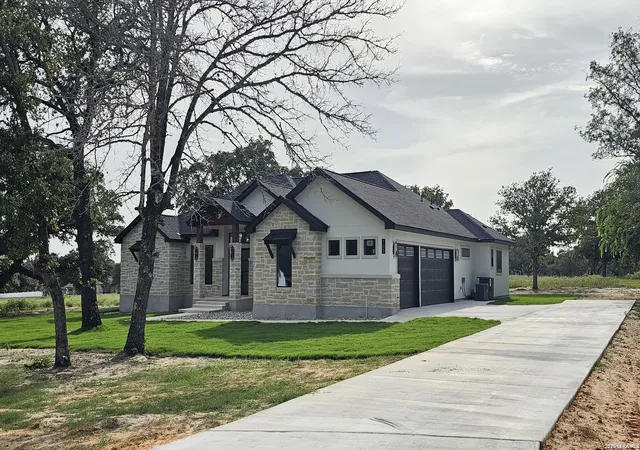 Photo 1 of Single family home for sale at 105 Pioneer Trl, Adkins, TX 78101 | MLS# 2003190 | Listing updated on 2026-09-10