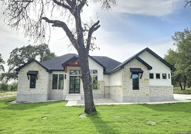 Photo 3 of Single family home for sale at 105 Pioneer Trl, Adkins, TX 78101 | MLS# 2003190 | Listing updated on 2026-09-10