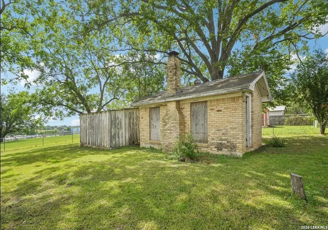 Photo 3 of Single family home for sale at 1620 Cavett St, Gonzales, TX 78629 | MLS# 2003230 | Listing updated on 2026-09-19