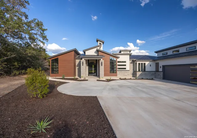 Photo 2 of Single family home for sale at 1758 Paradise, Canyon Lake, TX 78133 | MLS# 2003235 | Listing updated on 2026-09-18