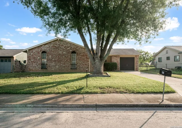 2nd image of 1409 Oak St, Schertz, TX 78154 | MLS# 2003236