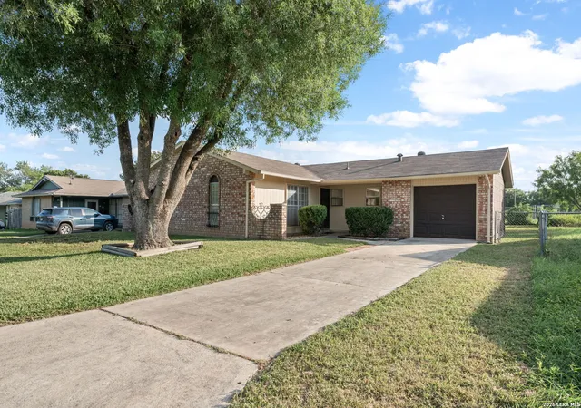 Photo 3 of Single family home for sale at 1409 Oak St, Schertz, TX 78154 | MLS# 2003236 | Listing updated on 2026-10-07