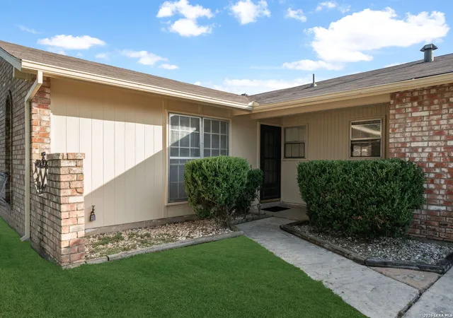 Photo 4 of Single family home for sale at 1409 Oak St, Schertz, TX 78154 | MLS# 2003236 | Listing updated on 2026-10-07