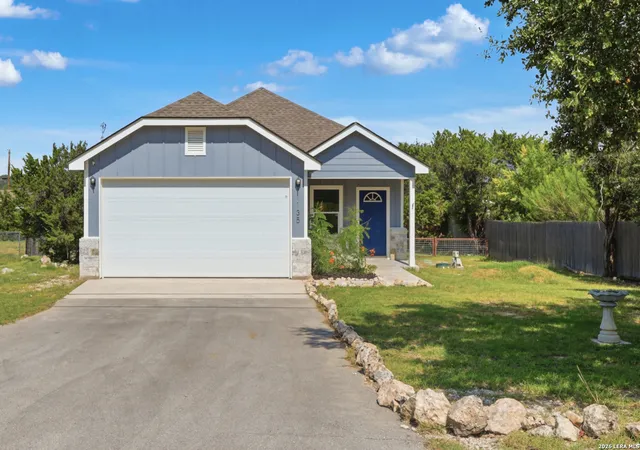 Photo 1 of Single family home for sale at 1135 Hedgestone, Canyon Lake, TX 78133 | MLS# 2003273 | Listing updated on 2026-08-23