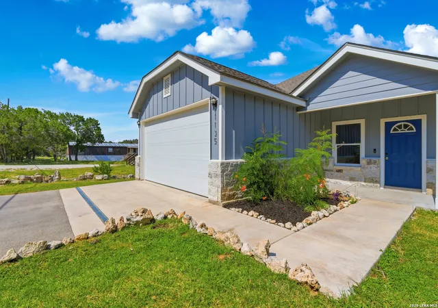 Photo 2 of Single family home for sale at 1135 Hedgestone, Canyon Lake, TX 78133 | MLS# 2003273 | Listing updated on 2026-08-23