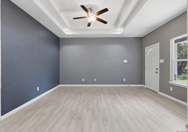 Photo 4 of Single family home for sale at 1135 Hedgestone, Canyon Lake, TX 78133 | MLS# 2003273 | Listing updated on 2026-08-23