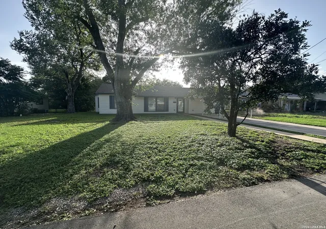 2nd image of 224 Prospect St, Seguin, TX 78155 | MLS# 2003274
