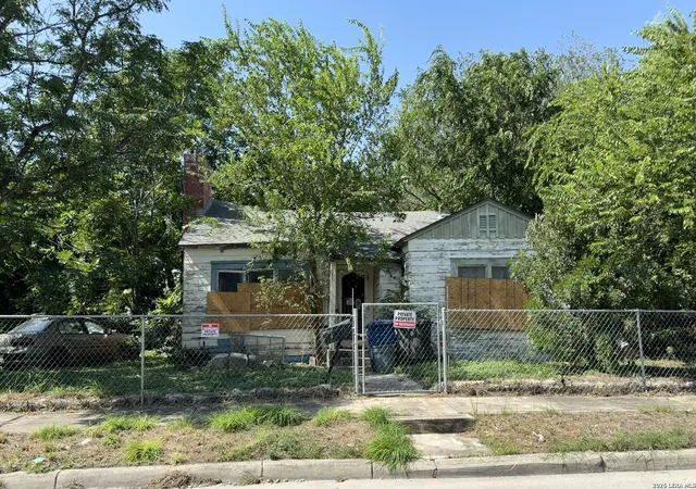 Photo 1 of Sale Pending at 905 Wyoming St, San Antonio, TX 78203 | MLS# 2003331 | Listing updated on 2026-09-01