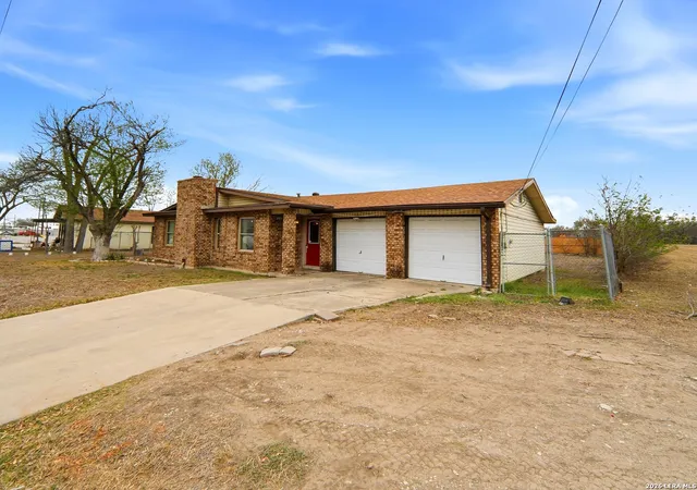 Photo 3 of Single family home for sale at 305 Toepperwein Rd, Converse, TX 78109 | MLS# 2003335 | Listing updated on 2026-09-09