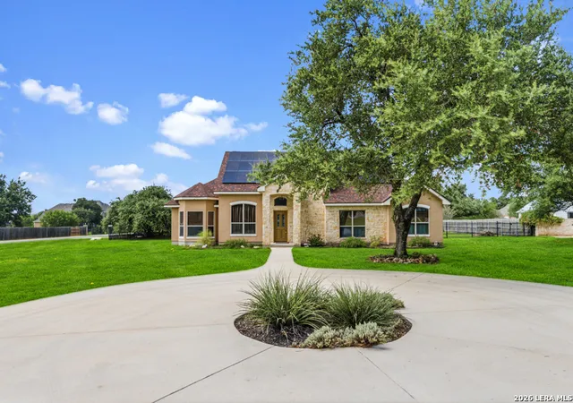 Photo 2 of Single family home for sale at 200 Texas Country Dr, New Braunfels, TX 78132 | MLS# 2003340 | Listing updated on 2026-09-19