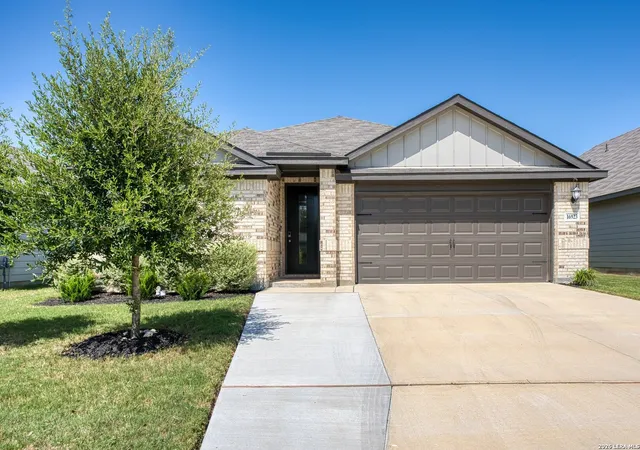 Photo 4 of Single family home for sale at 16923 Eaton Ter, San Antonio, TX 78247 | MLS# 2003356 | Listing updated on 2026-08-06