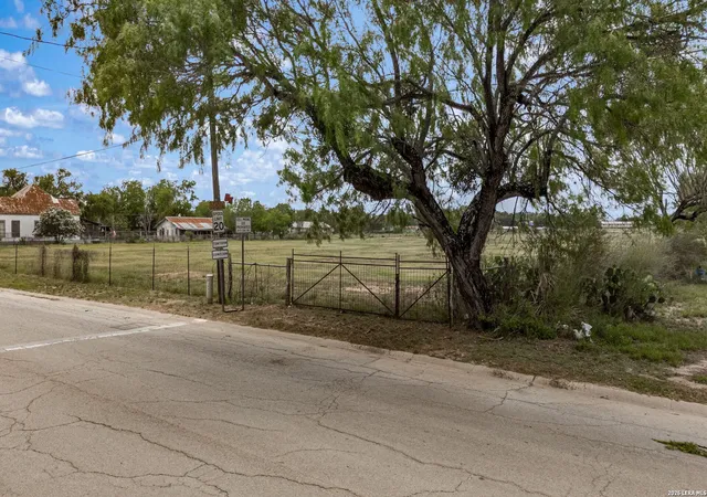 4th image of 000 N Windy Knoll, Devine, TX 78016 | MLS# 2003391